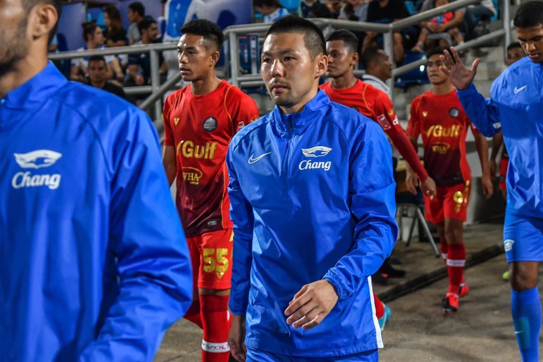 タイ、オーストラリア、Jリーグでプレー経験を重ね、
最後は東アフリカのウガンダでプレーをして現役引退。
その後、もっと世界をみたいという欲に駆られ約2年半をかけて世界一周旅、
140ヵ国渡航。

やりたい＝やる
行きたい＝行く
あるがままに。